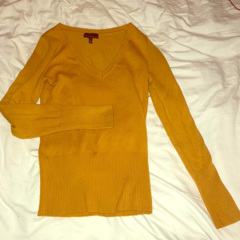 YELLOW SWEATER